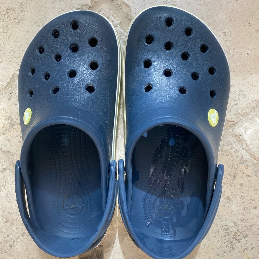 Big kid crocs size J3